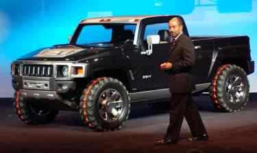 Ed Welburn introduces the 2004 Hummer H3T concept